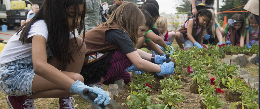 L'Educativa Territoriale Arci Movie inaugura il nostro angolo di orto alla Villa De Filippo di Ponticelli